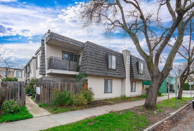 Building Photo - Midtown Breeze Apartments