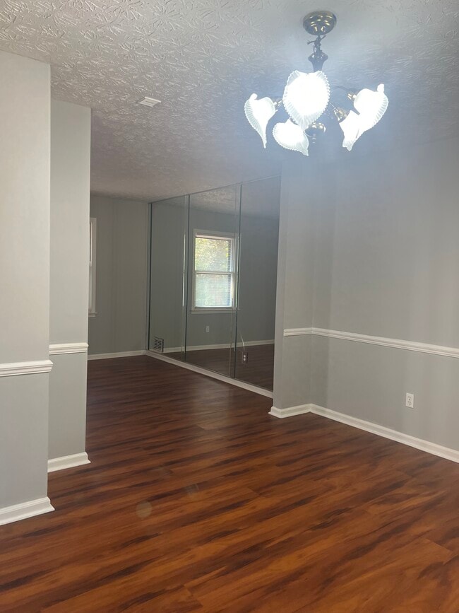 Building Photo - 1675 Oak Ridge Way NW