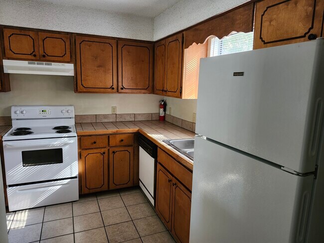 Kitchen - 42 7th Ave