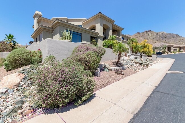 Building Photo - 8614 N 17th Pl