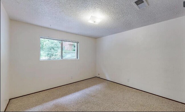 Foto del edificio - 948 Shirley Blvd