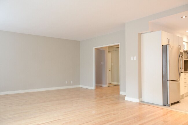 Building Photo - 3468 Rue Drummond