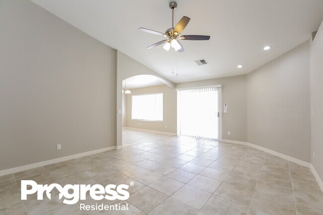 Foto del edificio - 2486 N Grand Basin Dr