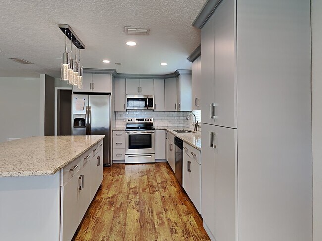 Building Photo - 204 N Ranger Blvd