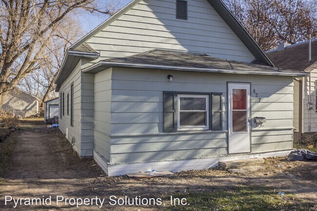 Building Photo - 3 br, 1 bath House - 827 E 23rd St