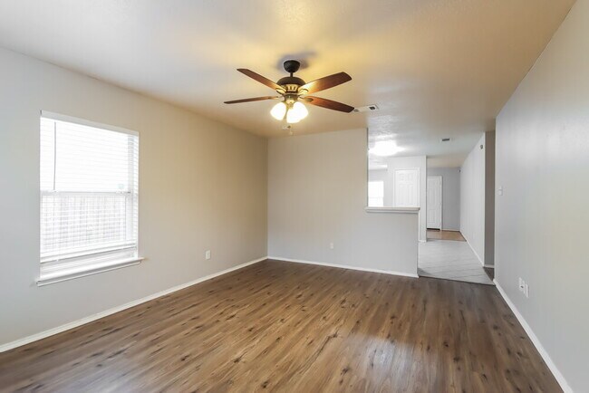 Foto del edificio - 12123 Carriage Oak Cir