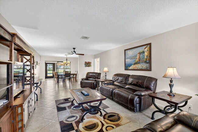Building Photo - 4677 Robinwood Cir