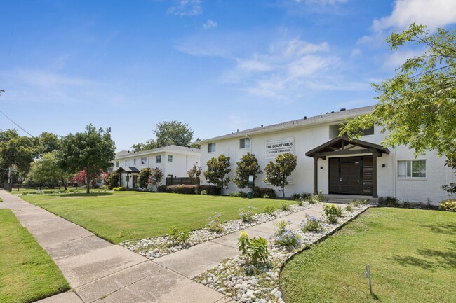 Building Photo - The Courtyards at Lower Greenville