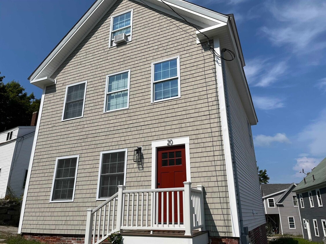 Primary Photo - 20 Center St