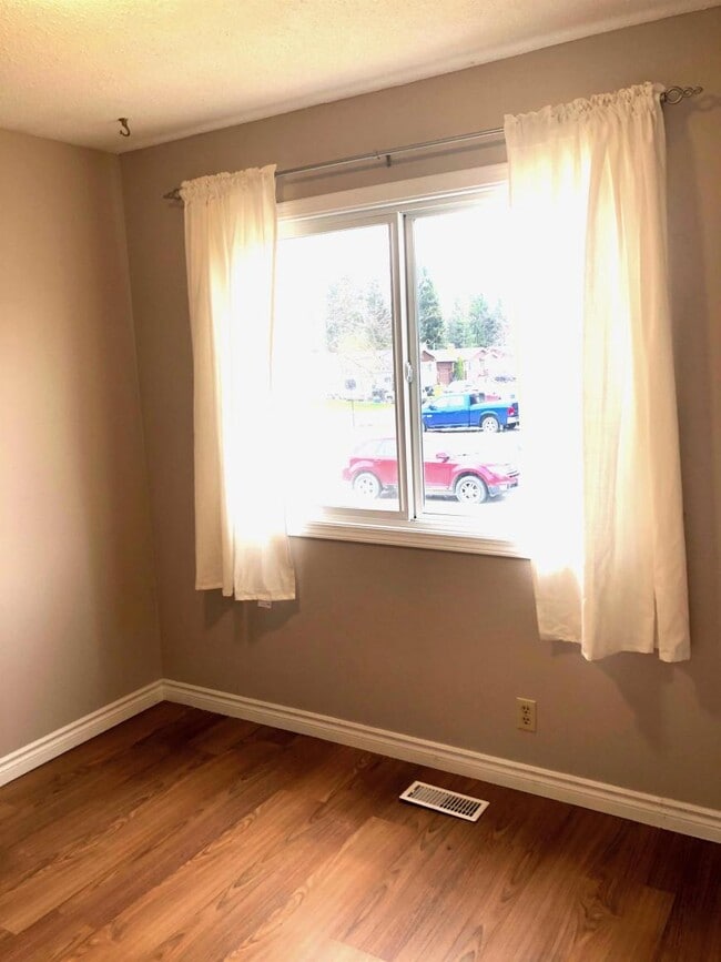 Building Photo - 3 bedroom in Prince George BC V2N 3W9