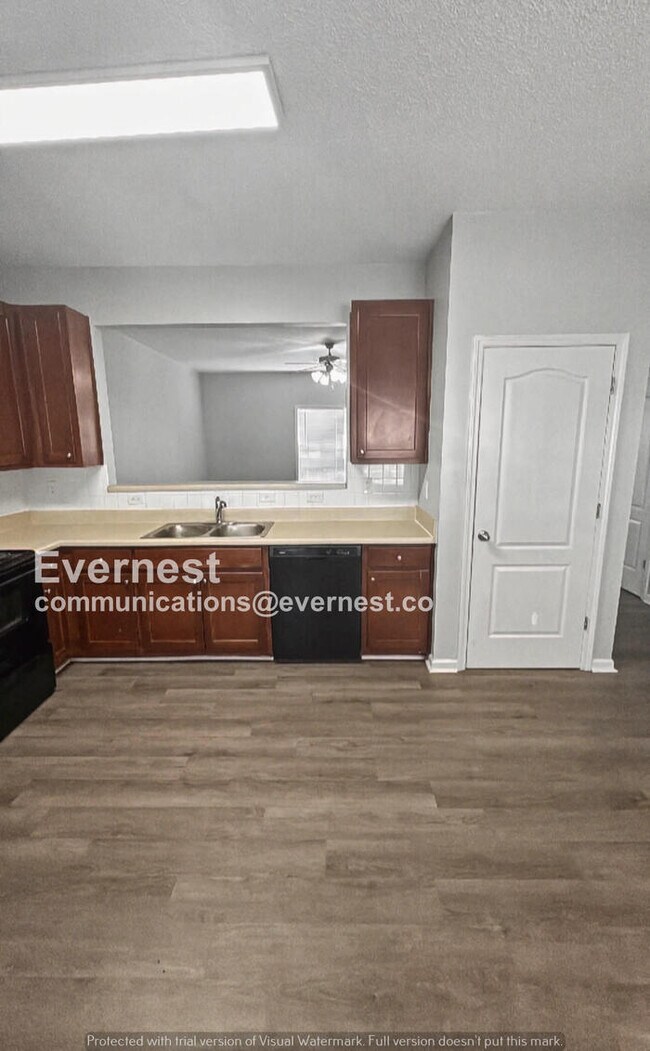 Foto del edificio - 3 Bed, 2.5 Bath Home with Modern Comforts / Pet-Friendly / Available Now!