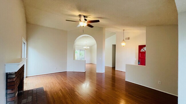 Foto del edificio - Charming 3 bedroom 2 bathroom Highland hom...