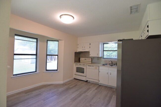 Foto del edificio - 3804 Griffin Dr
