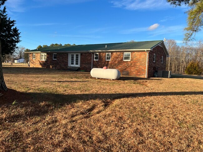Building Photo - 127 Chief Creek Rd