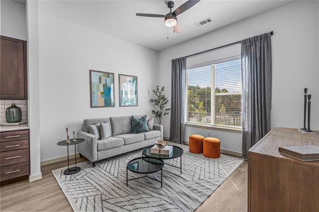 Foto del edificio - 7455 W Camp Wisdom Rd