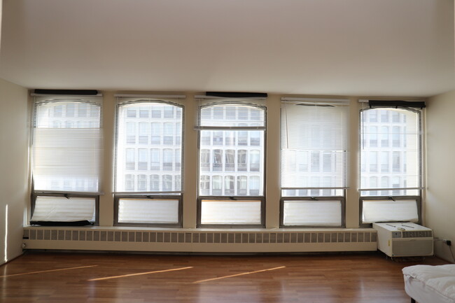 Building Photo - 1401 E 55th St