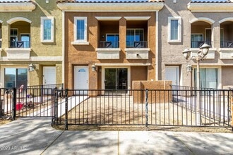 Building Photo - 2450 W Glenrosa Ave