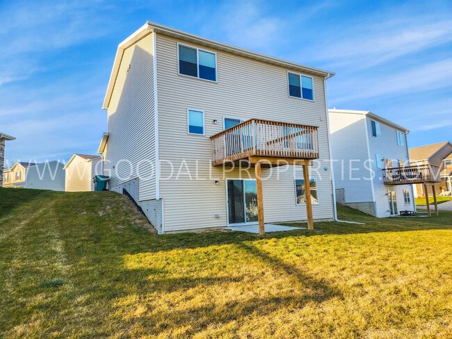 Building Photo - $1000 off First Month if Lease starts by J...