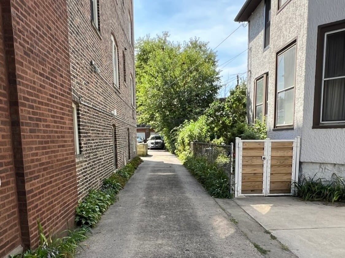 Building Photo - 7412 S South Shore Dr