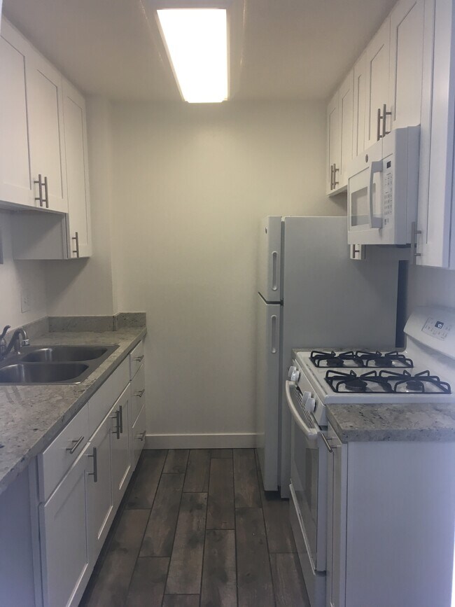 Kitchen - 1100 McClellan Ave