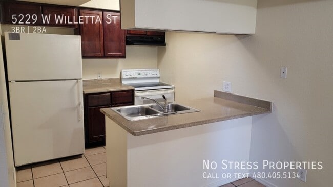 Building Photo - 3 Bedroom Town Home for Rent!