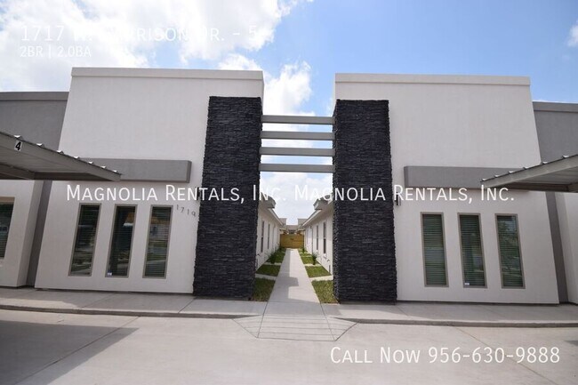 Foto del edificio - 1717 W Garrison Dr