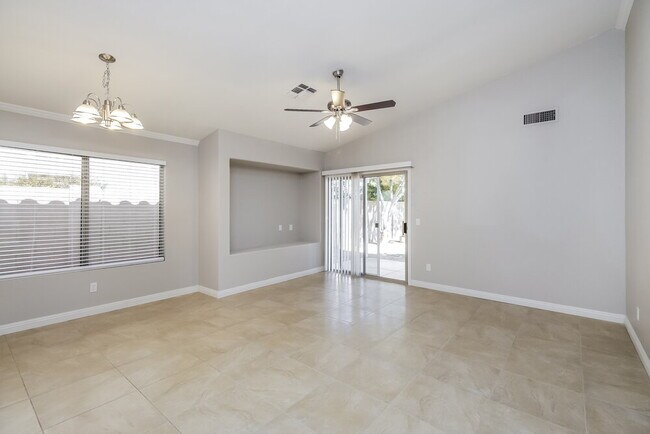 Building Photo - 1233 S Colonial Dr