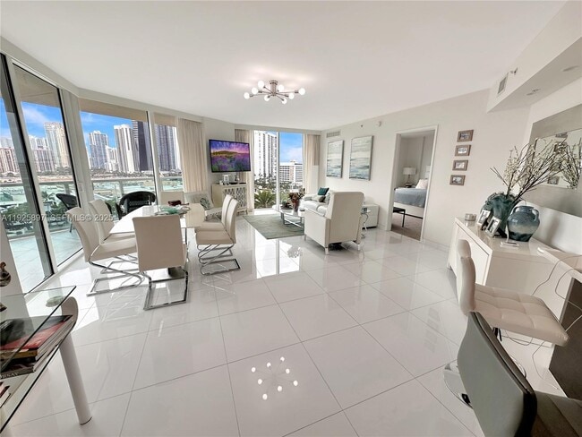 Foto del edificio - 250 Sunny Isles Blvd