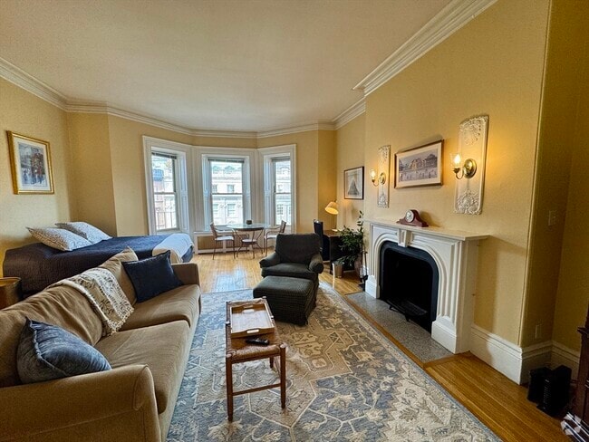 Building Photo - 169 Beacon St