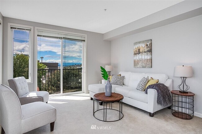 Building Photo - $500 Off Move in by 8/15 - Chic City Retre...