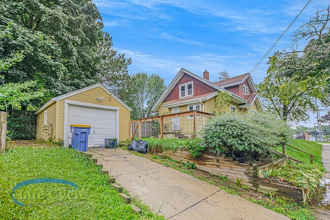 Building Photo - 148 Diamond Ave NE