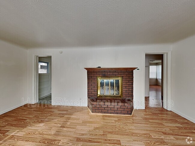 Building Photo - 5311 N Elm St