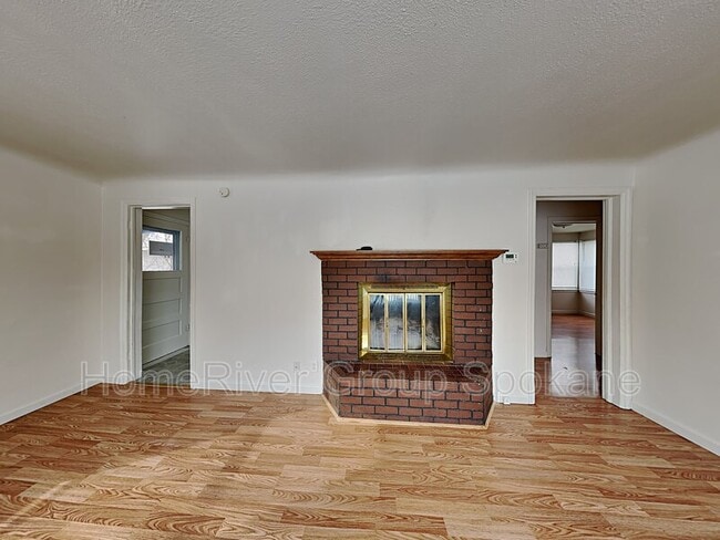 Building Photo - 5311 N Elm St