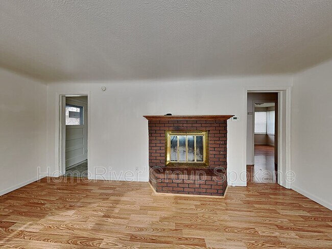 Foto del edificio - 5311 N Elm St