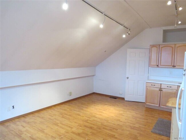 Building Photo - 153 Broadway