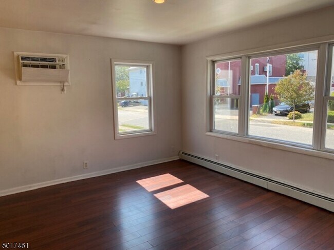 Building Photo - 164 Westervelt Pl