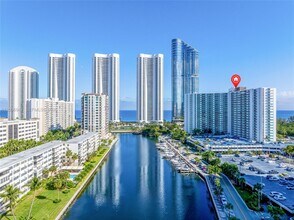 Building Photo - 100 Bayview Dr