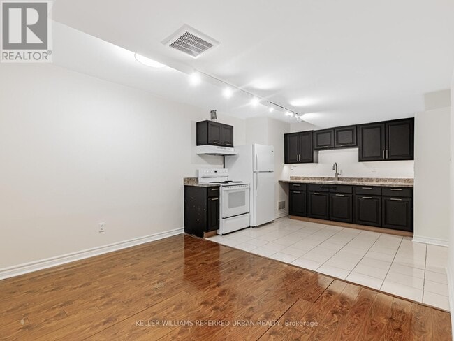 Building Photo - 29 Brookview Dr