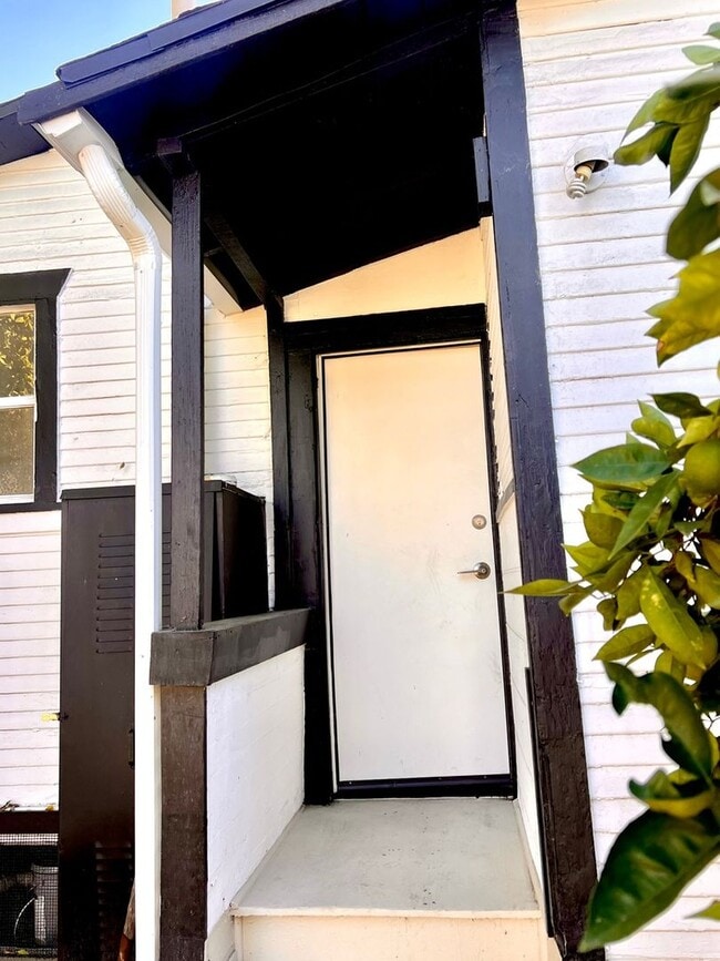 Building Photo - 2117 E 112th St