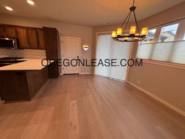 Foto del edificio - 3 Bedroom 3 bath Crescent village home