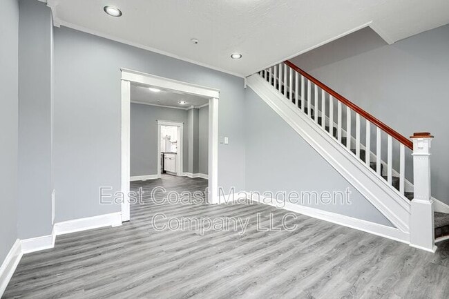 Building Photo - 3028 Kenyon Ave