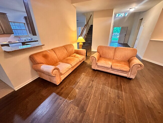 Foto del edificio - Room in Single Family Home on Fort Grant Dr