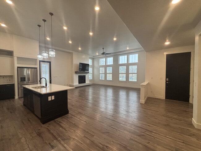 Foto del edificio - 6153 W Poplar View Dr