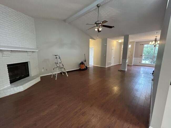Building Photo - 1592 Parkwood Ct W