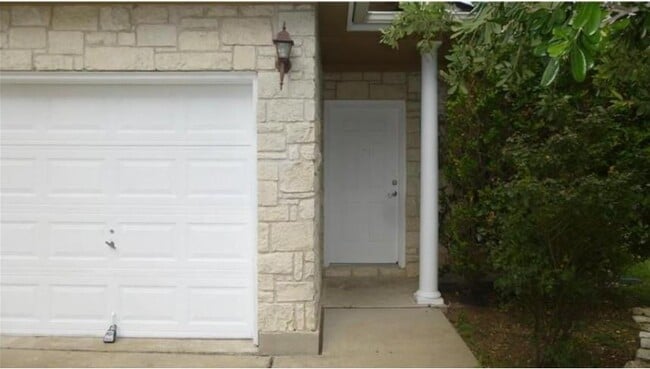 Building Photo - 501 Tablerock Cir