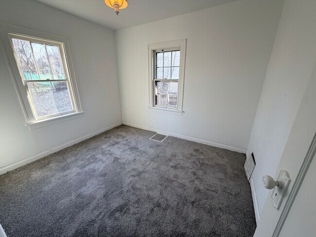 Foto del edificio - 2-3 bedroom house for rent in Morningside