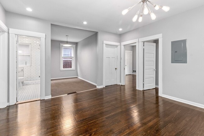 Building Photo - 310 Hendrie St