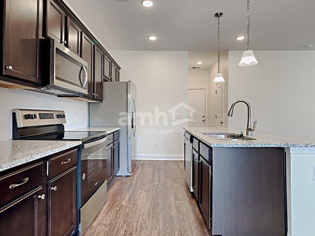 Building Photo - 1820 Produce Ln