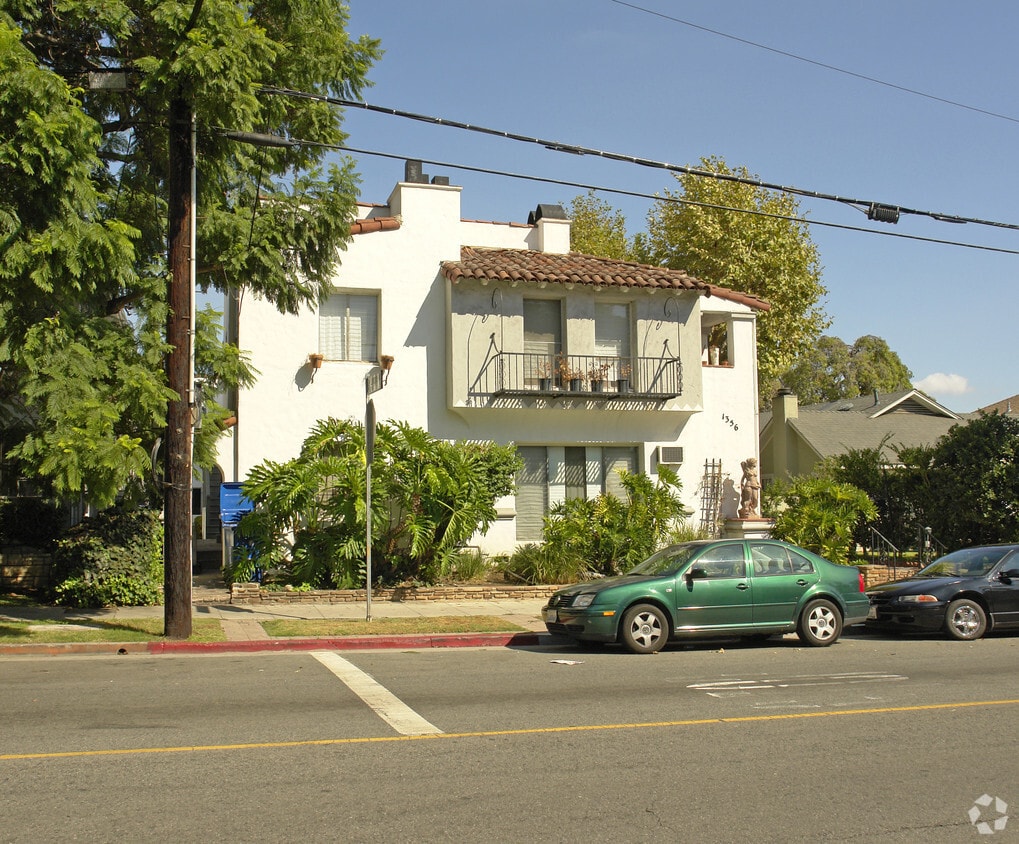 Building Photo - 1356 N Gardner St