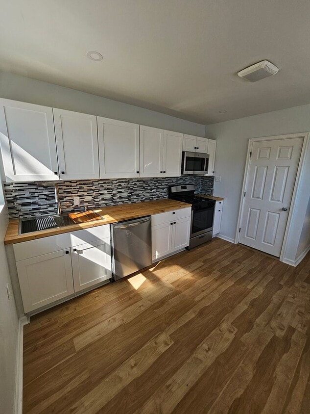 Primary Photo - Stunning remodeled 3-Bedroom, 2 bath Townh...